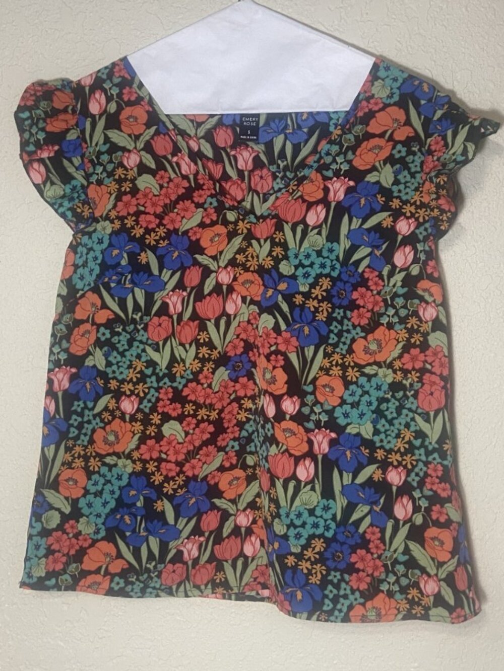 Emery Rose V-neck Blouse Size S multi color Short Sleeve EUC (#2137)